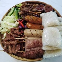 หมู 5 ไม้+เนื้อ 5 ไม้+ แหนม 3 ไม้+ใส้อั่ว 3 ไม้+หมูยอ 3 ไม้+ข้าวเหนียว 6 ห่อ+ ฟรีปลาร้า+แจ่ว+ผัก