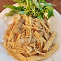 คั่วหน่อ (ผัดหน่อไม้)