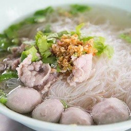 ก๋วยเตี๋ยวลูกชิ้นหมูน้ำใส (พิเศษ)