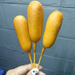 คอร์นด็อกไส้กรอกเนย 3 ไม้