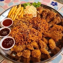 บะหมี่ถาดไก่กรอบ