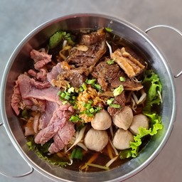 เกาเหลาเนื้อหม้อไฟ