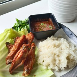 ไนท์หมูทอดกระเทียม 2 สาขา2 กิ่งแก้ว