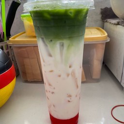 ชาเขียวนมสดสตอเบอรี่