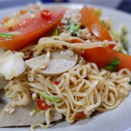 ยำมาม่าหมูยอหมูสับ