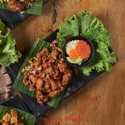 สามชั้นคั่วพริกเกลือ