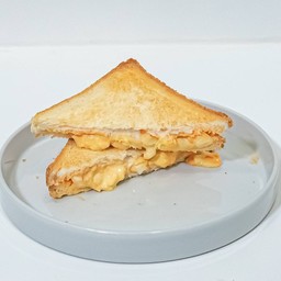 Egg salad sandwich