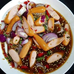 ยำไส้กรอก