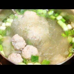 แกงจืดวุ้นเส้นหมูสับเต้าหู้ไข่ผักกาดขาวถ้วยใหญ่