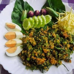 ข้าวยำเครื่อง