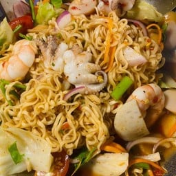 Spicy Instant Noodle Salad With Seafood