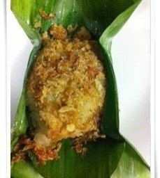 ข้าวเหนียวขาวหน้าปลาแห้ง