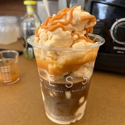 คาราเมลซิกเนเจอร์ (นมคาราเมลปั่นราดช็อตกาแฟ)