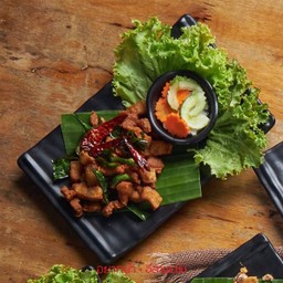 สามชั้นทอดน้ำปลา