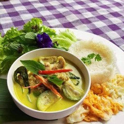 ข้าวแกงเขียวหวาน+ไข่เจียว