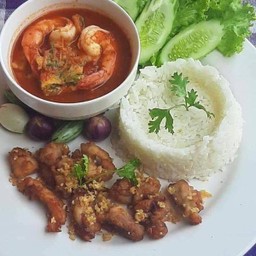 ข้าว+แกงส้มชะอมกุ้ง+ไก่ทอด