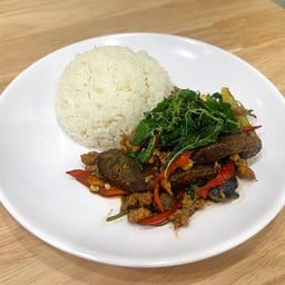 ข้าวราดกะเพราไข่เยี่ยวม้า