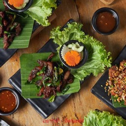 เนื้อโคขุนแดดเดียวทอด+ชุดผักลวก