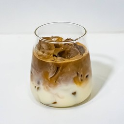 เซตพิเศษ ลาเต้ + อัลมอนด์ครัวซอง