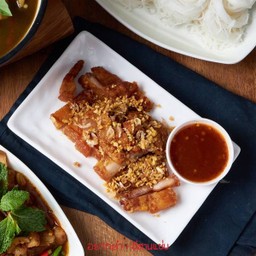 สามชั้นทอดกระเทียม