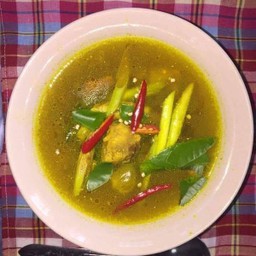 ไก่ต้มขมิ้น