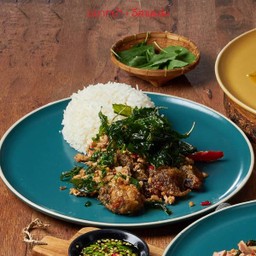 ข้าวไข่เยี่ยวม้ากะเพรากรอบ