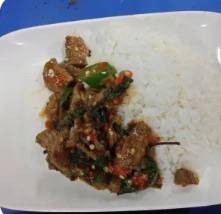 ผัดกระเพราหมูตุ๋น ราดข้าว