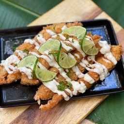 Fried Chicken with Lemon Cream Sauce-ไก่ไร้กระดูกทอดซอสครีมมะนาว