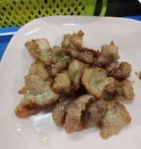 หมูทอดกระเทียม กับข้าว