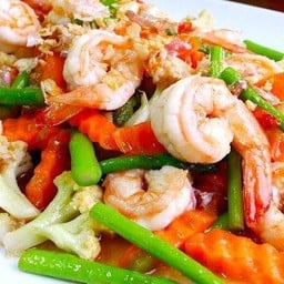 ข้าวราดผัดผักรวมมิตรกุ้ง