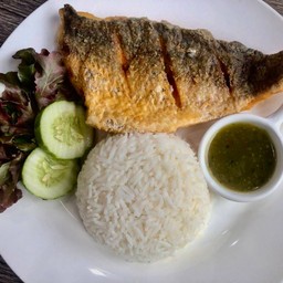 ข้าวปลากระพงทอด(ครึ่งตัว)