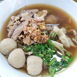 ก๋วยเตี๋ยวลูกชิ้นเนื้อสด