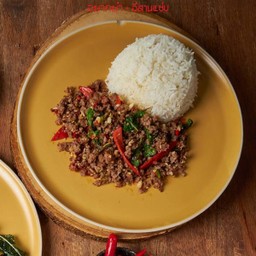 ข้าวกะเพราเนื้อริบอายผัดพริกแห้ง