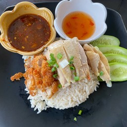 ข้าวมันไก่ผสมไก่ทอด