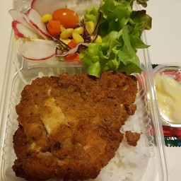 ข้าวไก่ทอดพริกไทยดำ