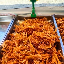 เเม่พรไก่เขย่า,เห็ดเขย่า ตลาดเศรษฐีประชาอุทิศ131