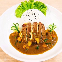 ข้าวแกงกะหรี่เนื้อแฮมเบิร์กย่างชีส