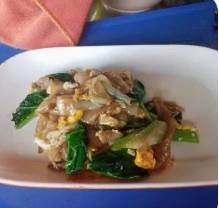 ผัดซีอิ๊วไก่