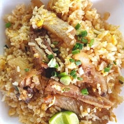 ข้าวผัดคอหมูย่าง