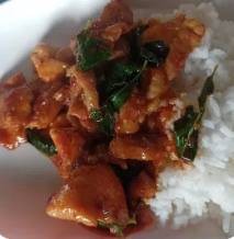 ผัดพริกเผาหมูหมัก ราดข้าว
