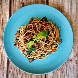 สปาเก็ตตี้ผัดกะเพราเนื้อโคขุน