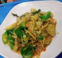 ผัดเผ็ดหมูป่า กับข้าว