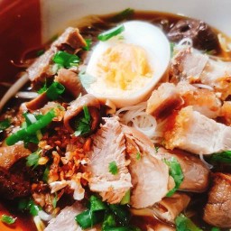 ก๋วยจั๊บป้าระเบียบ(ตลาดจอมทอง)