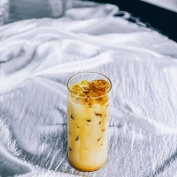 Iced Golden Mylk Latte  โกลเด้น มิลค์ ลาเต้ เย็น
