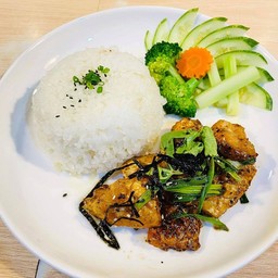 ข้าวท้องแซลมอนผัดซอสเทอริยากิ