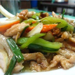 ผัดพริกหยวกหมูราดข้าว