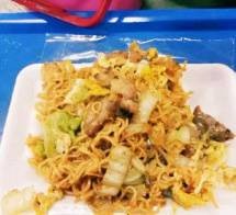 ผัดมาม่าหมู