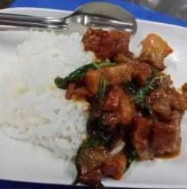 ผัดพริกเผาหมูกรอบ ราดข้าว