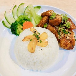 ข้าวท้องแซลมอนทอดกระเทียม