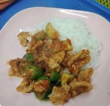 ผัดเผ็ดหมูชิ้น ราดข้าว